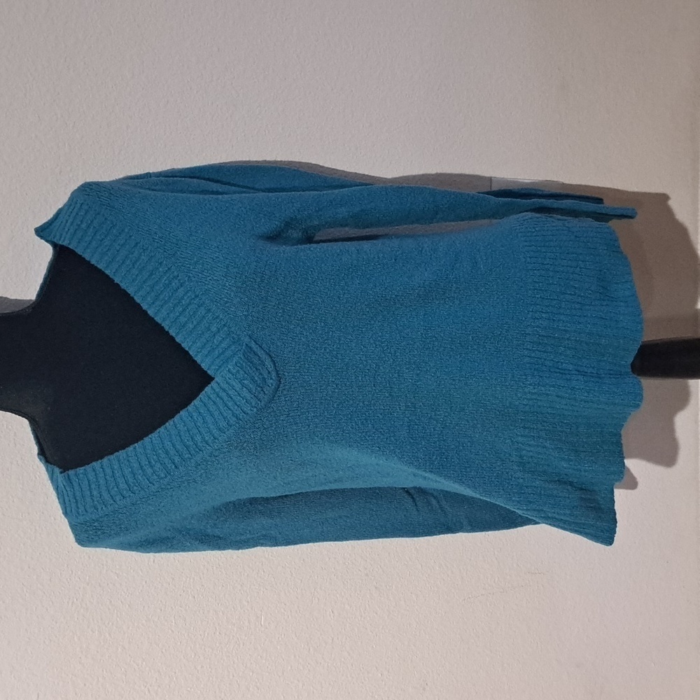 YARN ART turquoise green comfy v-neck sweater